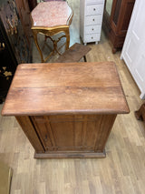 Huikea tammikaappi L. 82,5cm, S. 50cm ja K. 99,5cm