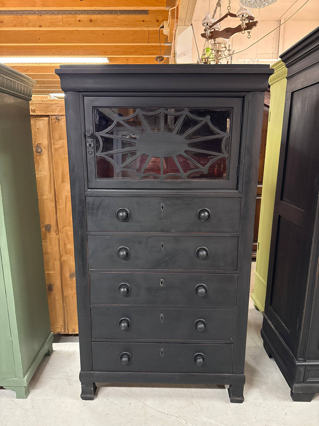 Vitriini/laatikosto L.95.5cm, S.53cm, K.175cm