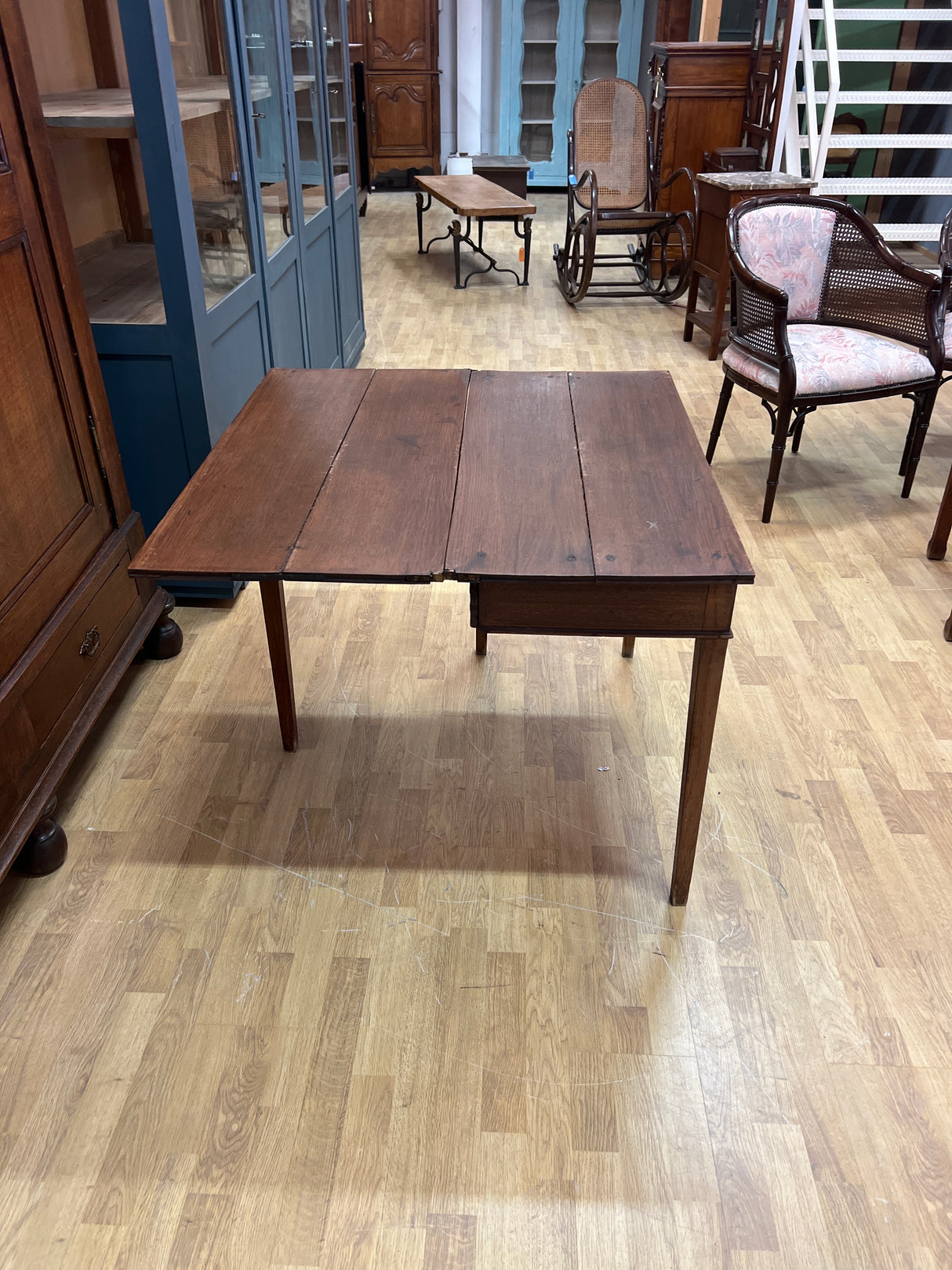Klaffipöytä L. 90cm, S. 43,5cm ja K. 71,5cm