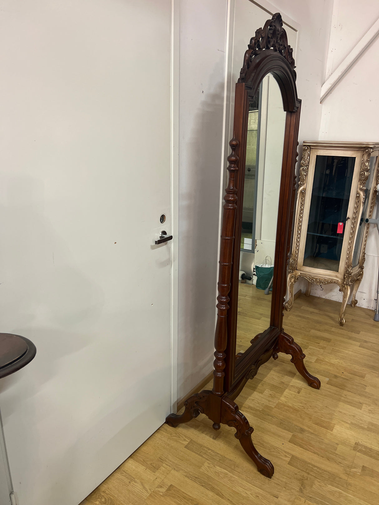 Pukeutumispeili L. 79,5cm ja K. 190cm