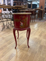 Pieni persoonallinen lipasto L. 47cm, S. 27cm ja K.60cm