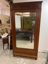 Beautiful single-door wardrobe W 102.5cm, D 49cm and H 200.5cm