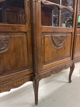 Rokokoo kirja/astiakaappi L. 155cm, S.47cm ja K. 179cm