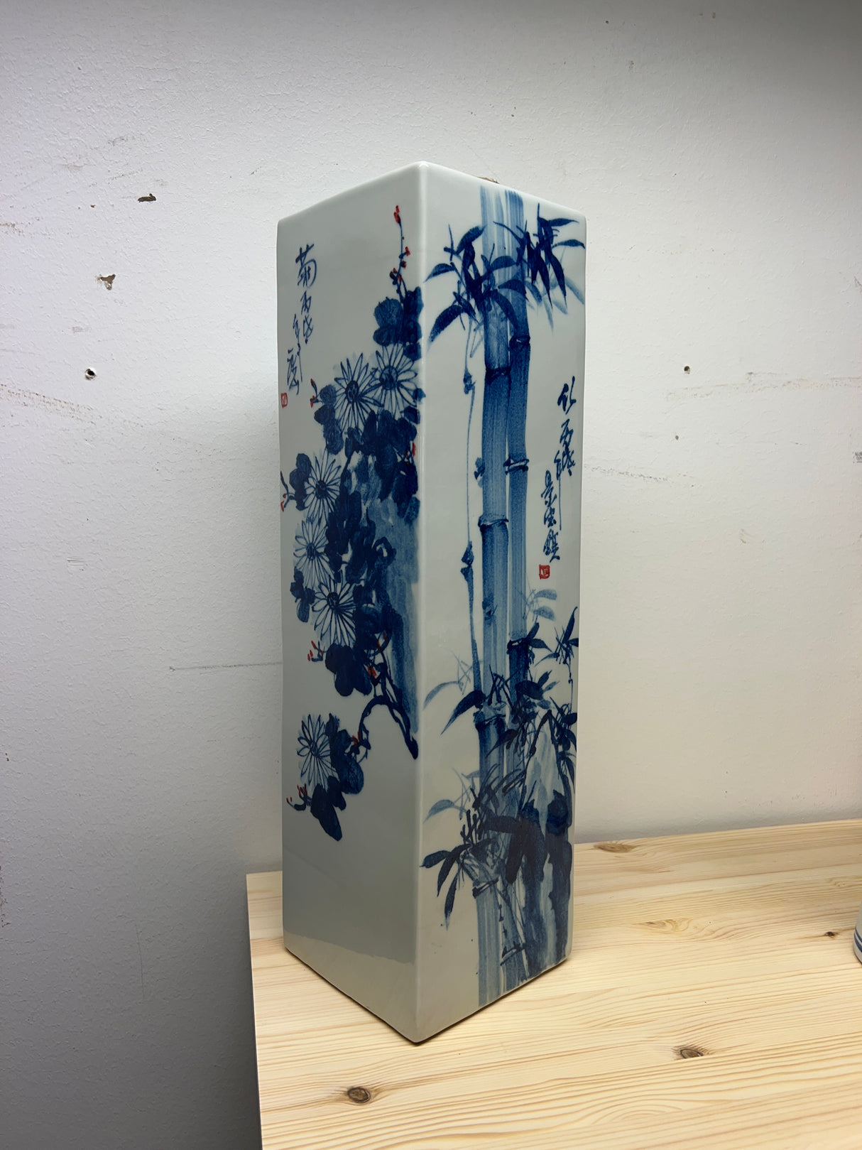 Erittäin laadukas posliinivaasi 48cm korkea