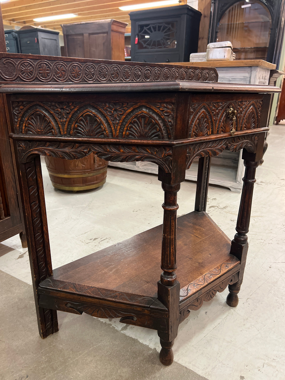 Upea tammilipasto L. 89cm, S. 39cm ja K. 82,5cm