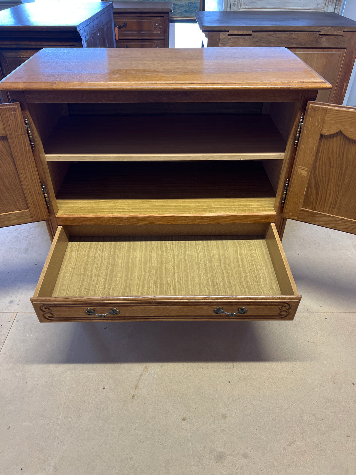 Rokokoo lipasto L. 88,5cm, S. 44,5cm ja K. 84cm