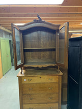 Rokokoo vitriinikaappi vetolaatikoilla L. 80cm, S. 32cm ja K. 204cm