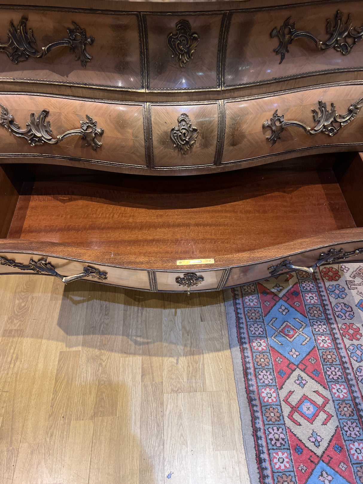 Italialialainen mahalipasto/senkki L. 117cm, S.51,5cm ja K. 90,5cm