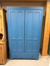 Upea sininen vaatekaappi L.116cm, S.50cm, K.199cm