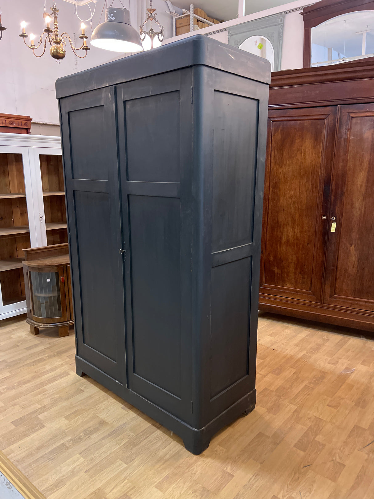 Vaatekaappi L. 121cm, S. 54,5cm ja K. 199cm