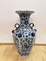 Kaunis posliiniruukku korvakkeilla K.62cm, H.34cm