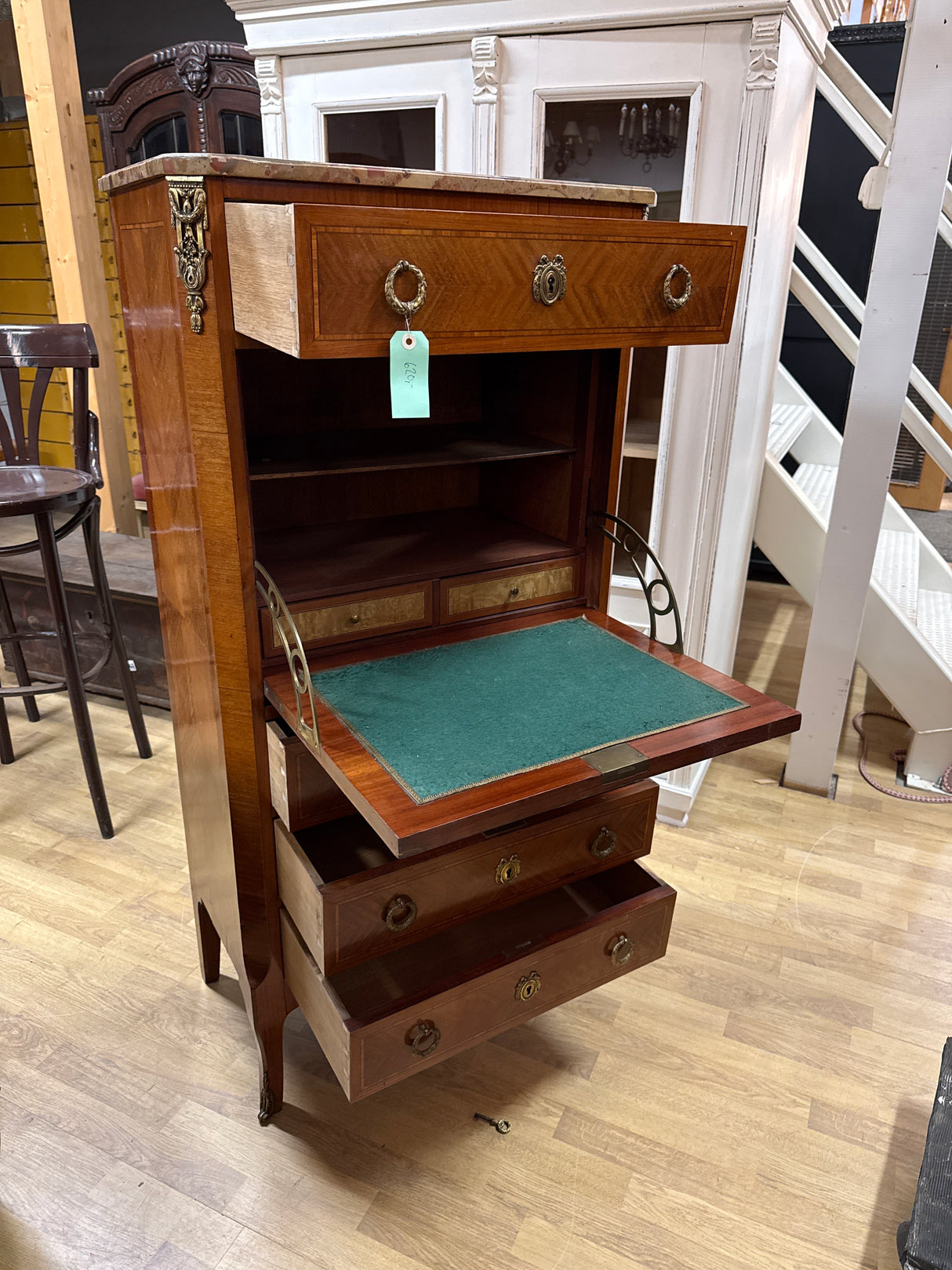 Italialainen baarikaappi L.66.5cm, S.38cm, K.135cm