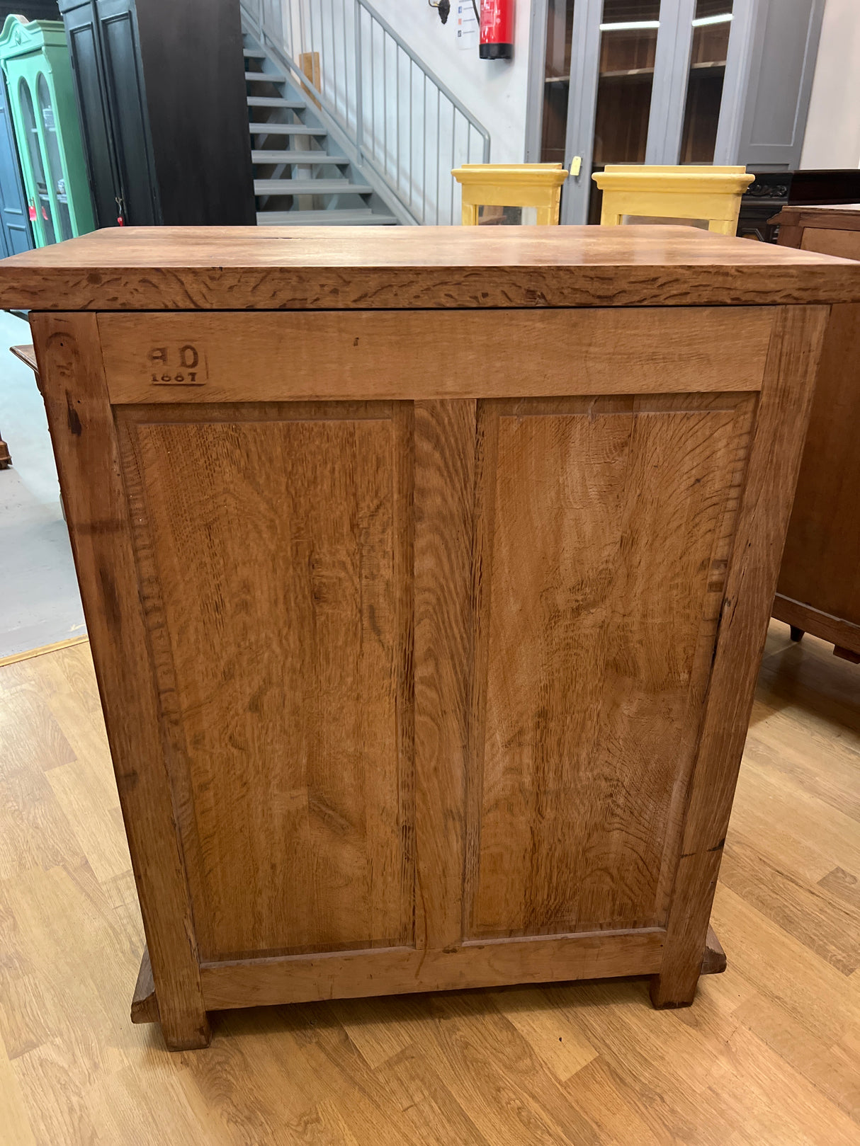 Huikea tammikaappi L. 82,5cm, S. 50cm ja K. 99,5cm