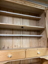 Talonpoikais astiakaappi L. 113cm, S. 50cm ja K. 215cm