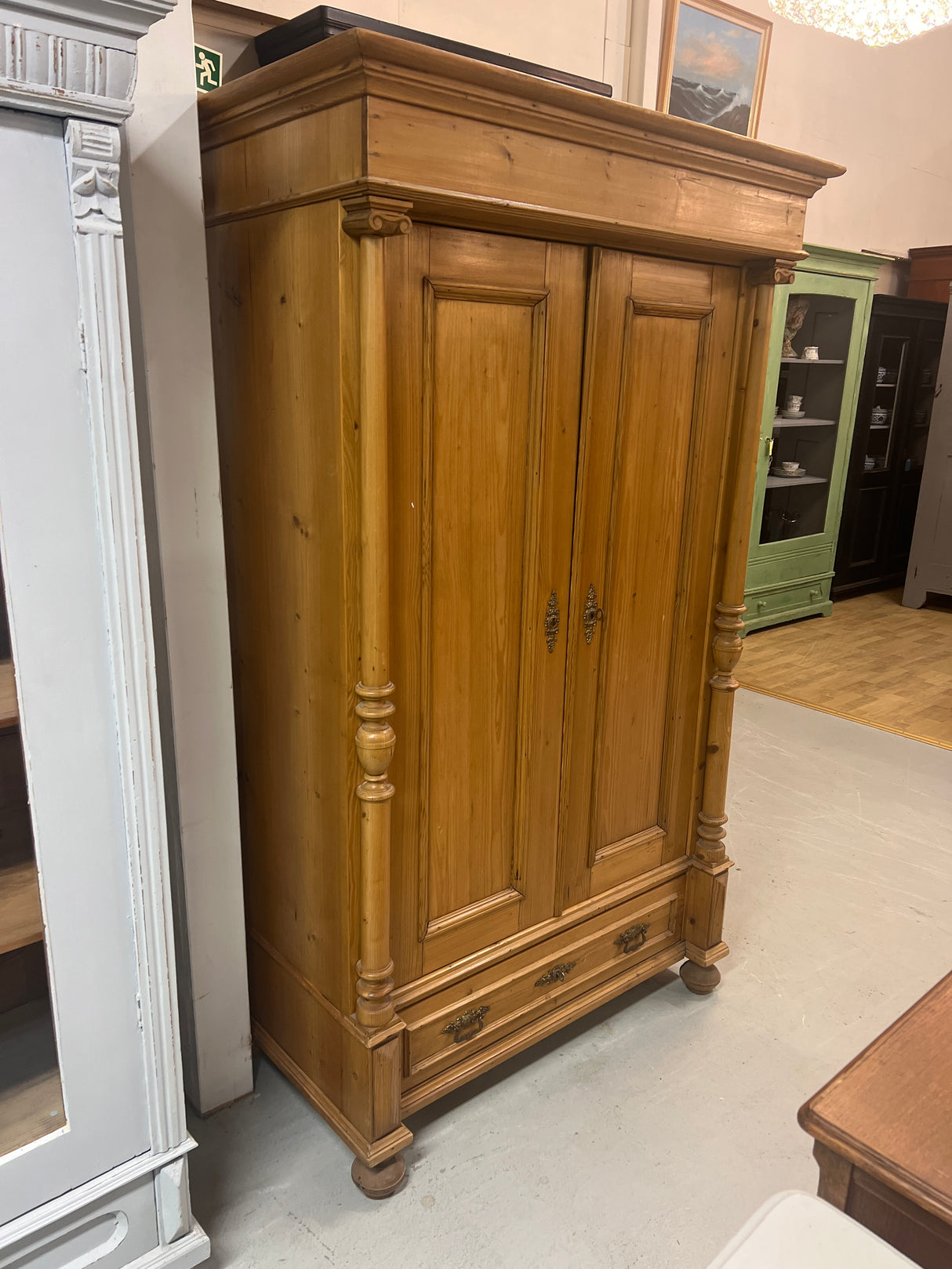 Kaunis talonpoikais vaatekaappi L. 109cm, S. 60cm ja K. 180cm