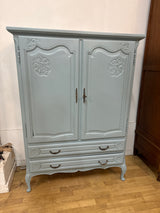 Upea rokokoo-liinavaate / baarikaappi L.107cm, S.44.5cm, K.145.5cm