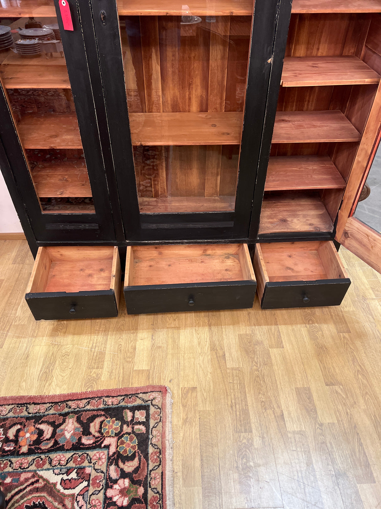 Mahtava kirjakaappi L. 154cm, S, 42cm ja K. 218cm