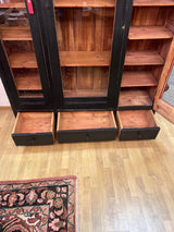 Mahtava kirjakaappi L. 154cm, S, 42cm ja K. 218cm