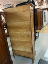 Tamminen vaatekaappi L.83,5cm, S. 50cm ja K. 176cm