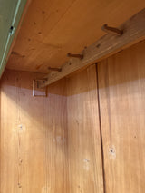 Vihreä vaatekaappi L.115cm,S.48.5cm,K.190cm