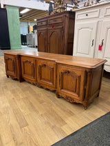 Gorgeous solid oak rococo sideboard / TV stand. W. 144cm, D. 40cm and H. 42.5cm