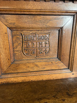 Upea antiikkikaappi L. 143cm, S. 58,5cm ja K. 199cm.