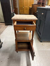 Yöpöytä/sivupöytä L.40.5cm,S.40.5cm,K.82cm