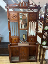 Jugend eteiskaluste L. 111cm, S. 22cm ja K. 204,5cm.