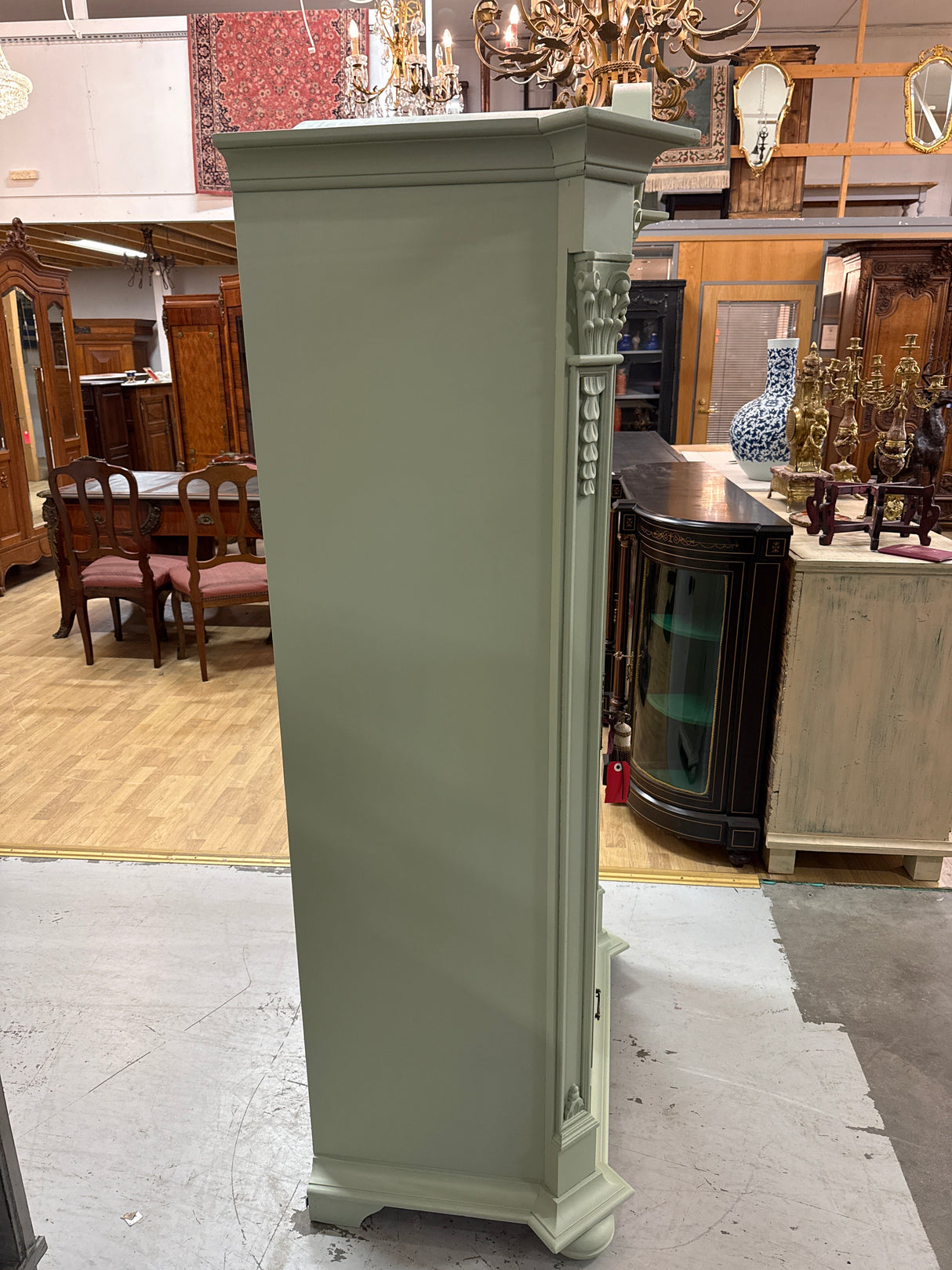 Italialainen vaatekaappi L. 102cm, S. 59cm ja K. 189,5cm.