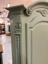 Italialainen vaatekaappi L. 102cm, S. 59cm ja K. 189,5cm.