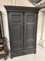 Musta vaatekaappi L. 118cm, S.53cm, K.185cm