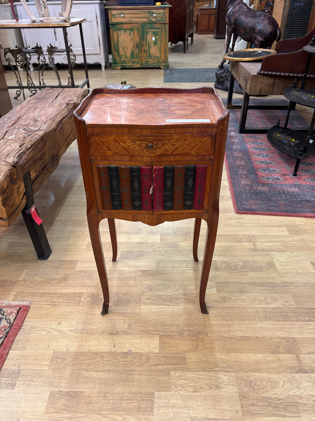 Small Italian chest of drawers W. 39.5cm, D. 31.5cm and H. 74cm