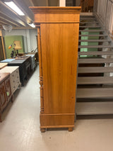 Kaunis talonpoikais vaatekaappi L. 109cm, S. 60cm ja K. 180cm