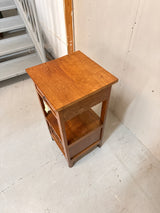 Pieni lipasto / yöpöytä L.41cm, S.41cm, K.87cm