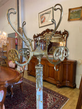 Pronssi/messinki ja marmorinen pystynaulakko K. 176cm