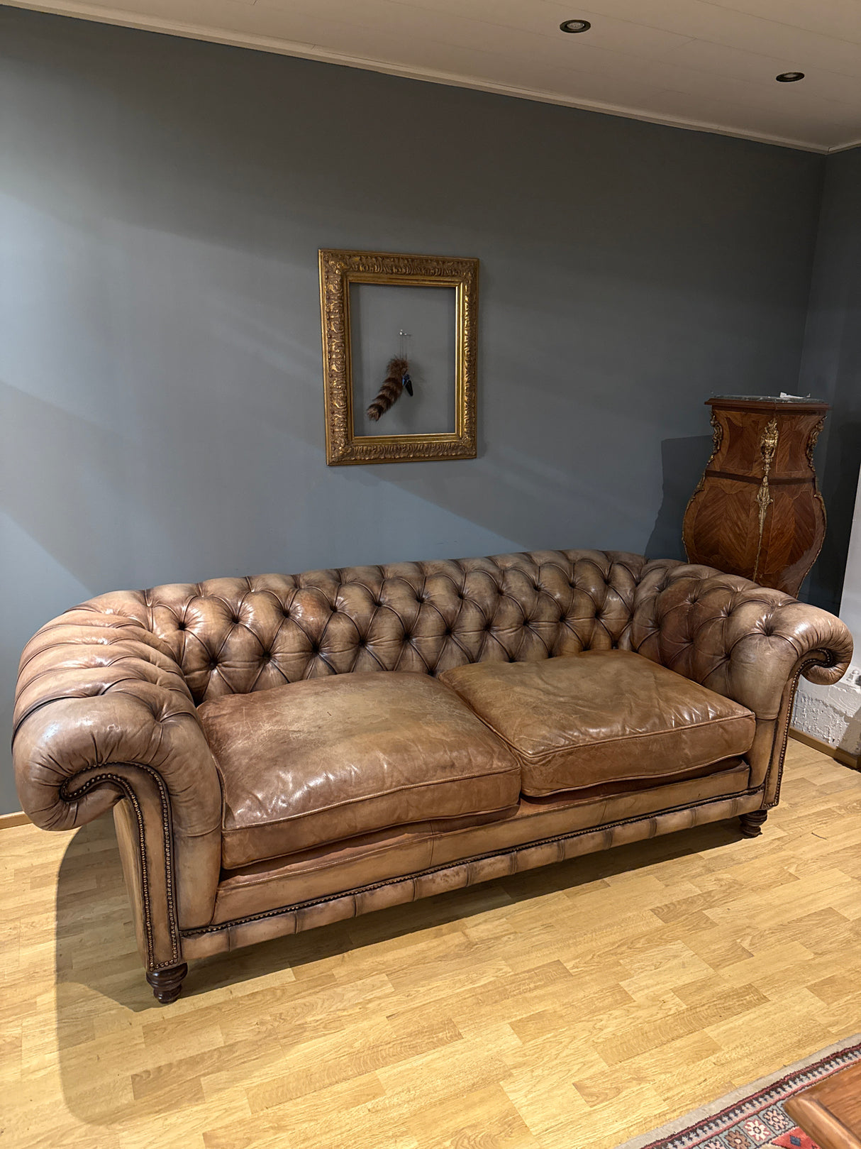 Chesterfield sohva L.230cm, S.108cm, K.74cm