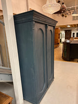 Kaunis sinisävyinen vaatekaappi L.123.5cm, S.59.5cm, K.185cm