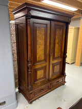 Barokki vaatekaappi L. 139,5cm, S. 66cm ja K. 199cm