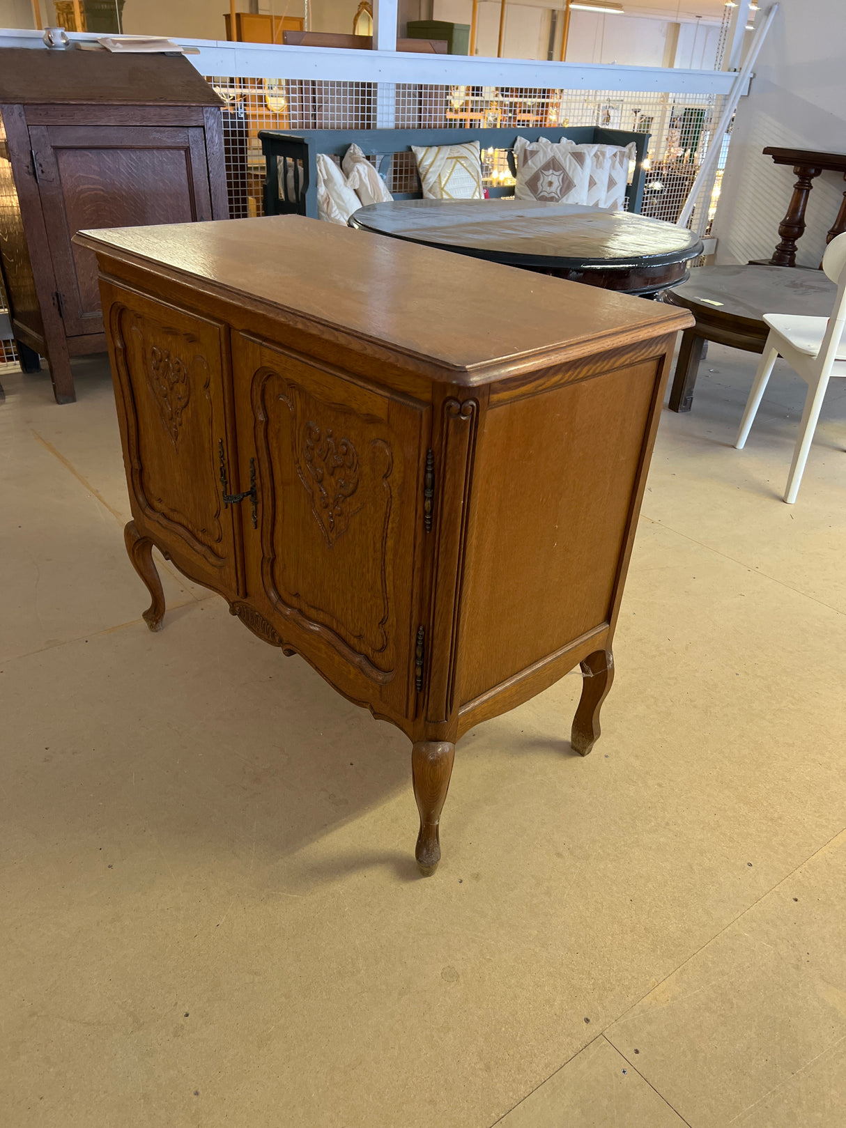 Rokokoo lipasto L. 89cm, S. 45cm ja K. 78,5cm