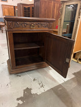 Renessanssi pikku kaappi L. 85cm, S. 49,5cm ja K. 104cm