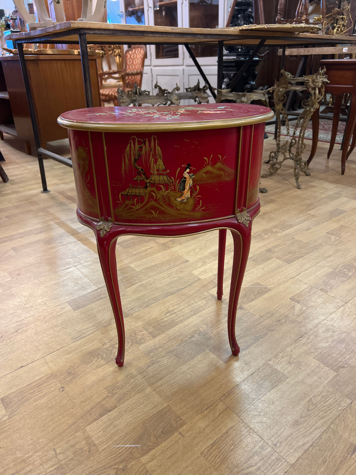 Pieni persoonallinen lipasto L. 47cm, S. 27cm ja K.60cm