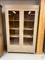 Kaunis beige vitriinikaappi L. 116,5cm, S. 53cm ja K. 192cm