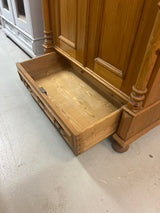 Kaunis talonpoikais vaatekaappi L. 109cm, S. 60cm ja K. 180cm