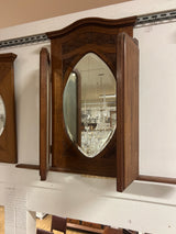 Kaunis peili kääntyvillä sivuilla L.112,5cm ja K. 98cm