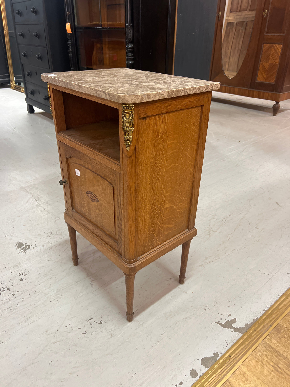 Pikkulipasto L. 45cm, S.35cm ja K. 80cm