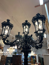 Lyhtypylväs (valurautaa) K. 300cm ja halk. n. 135cm.