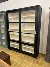 Kirja/astiakaappi liukuovilla L. 160,5cm, S. 42cm ja K. 199,5cm