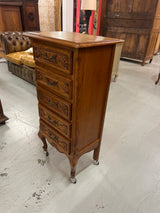 Rokokoo lipasto L. 48cm, S. 33cm ja K. Renkaiden kanssa 99cm.