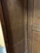 Mahonkikaappi Leveys,109cm, syvyys,55cm ja korkeus,199cm.