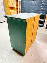 Kaunis vihreä senkki L.82cm, S.51cm, K.91cm